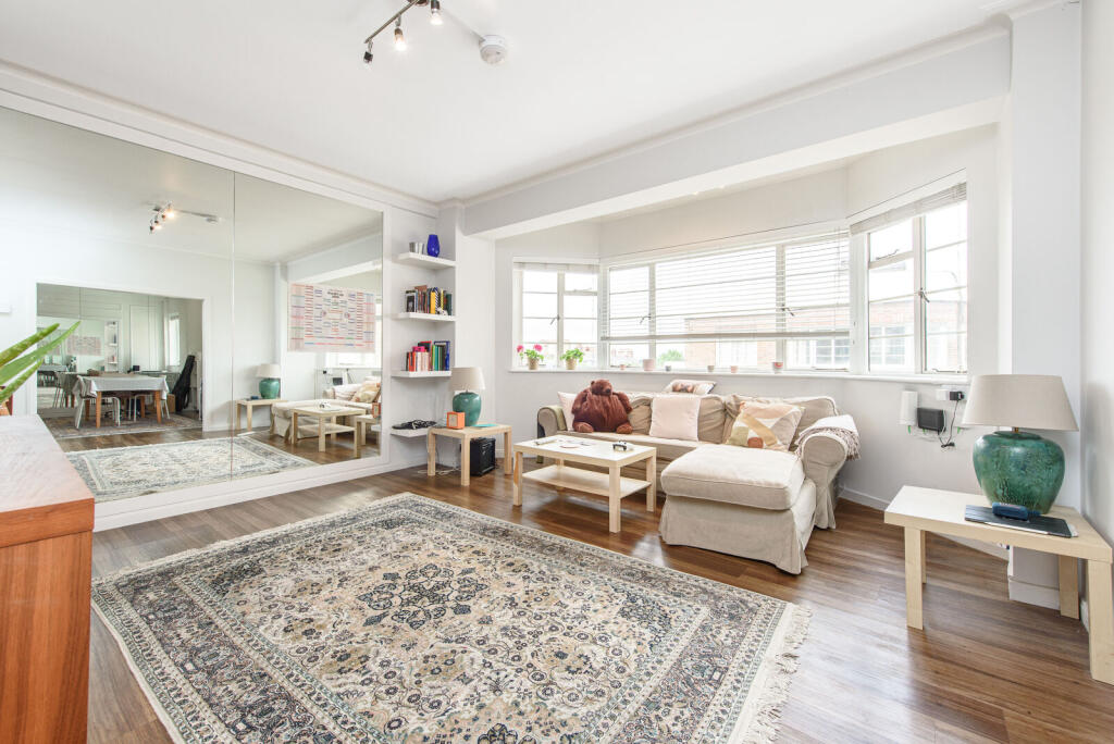 3 bed 1st Floor Flat for rent in Willesden. From Foxtons - Hampstead