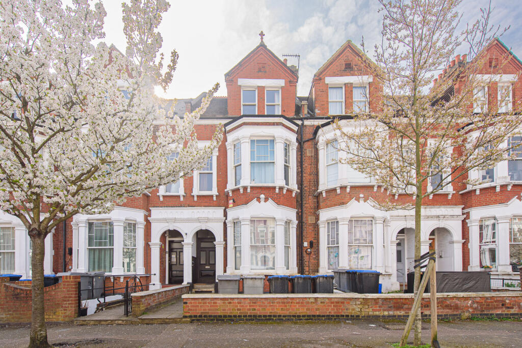 4 bed Studio for rent in Willesden. From Foxtons - Hampstead