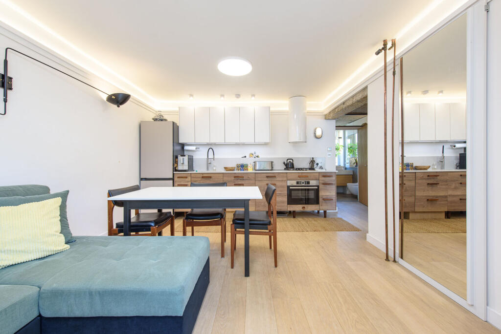 2 bed 1st Floor Flat for rent in Hampstead. From Foxtons - Hampstead