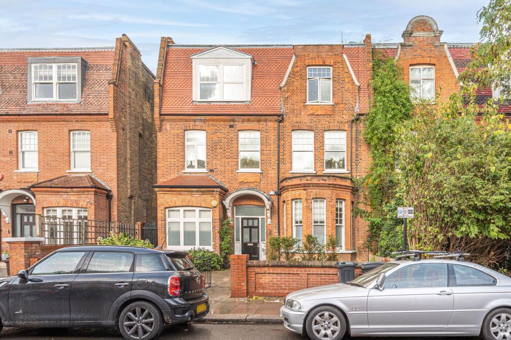 3 bed 1st Floor Flat for rent in Hampstead. From Foxtons - Hampstead
