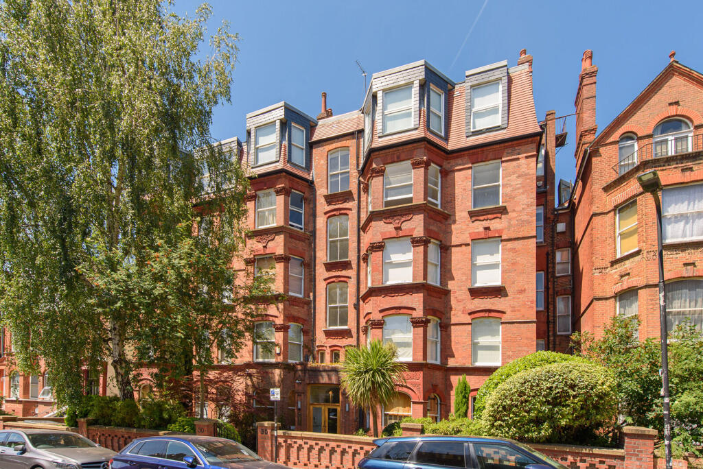 3 bed 1st Floor Flat for rent in Hampstead. From Foxtons - Hampstead
