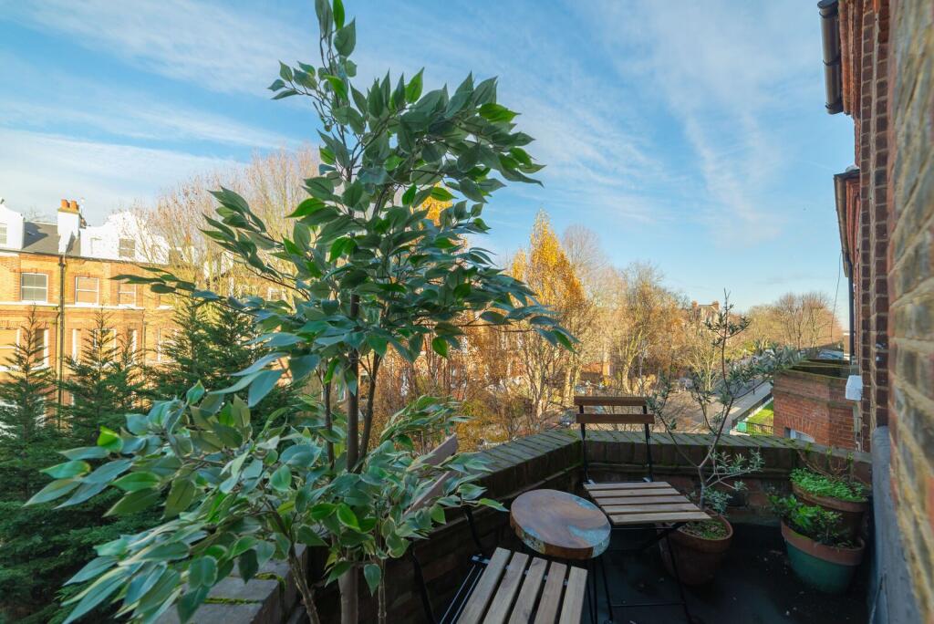 4 bed 1st Floor Flat for rent in Hampstead. From Foxtons - Hampstead