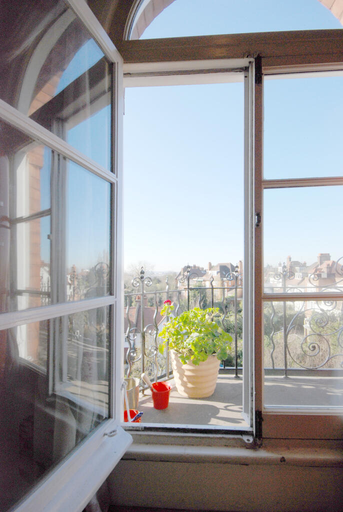 4 bed 1st Floor Flat for rent in London. From Foxtons - Hampstead