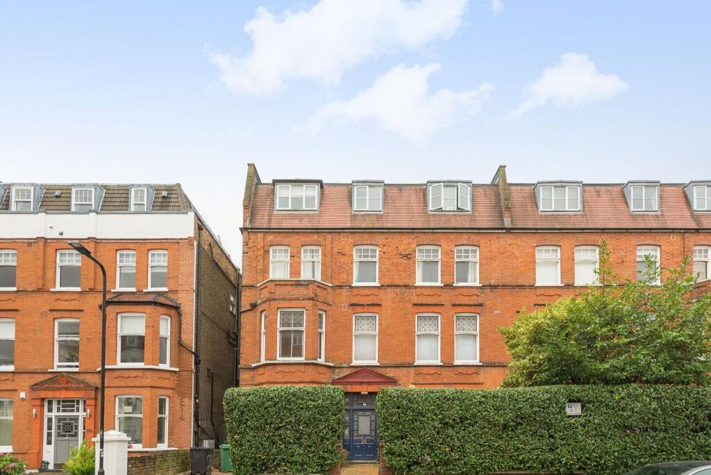 2 bed 1st Floor Flat for rent in Hampstead. From Foxtons - Hampstead