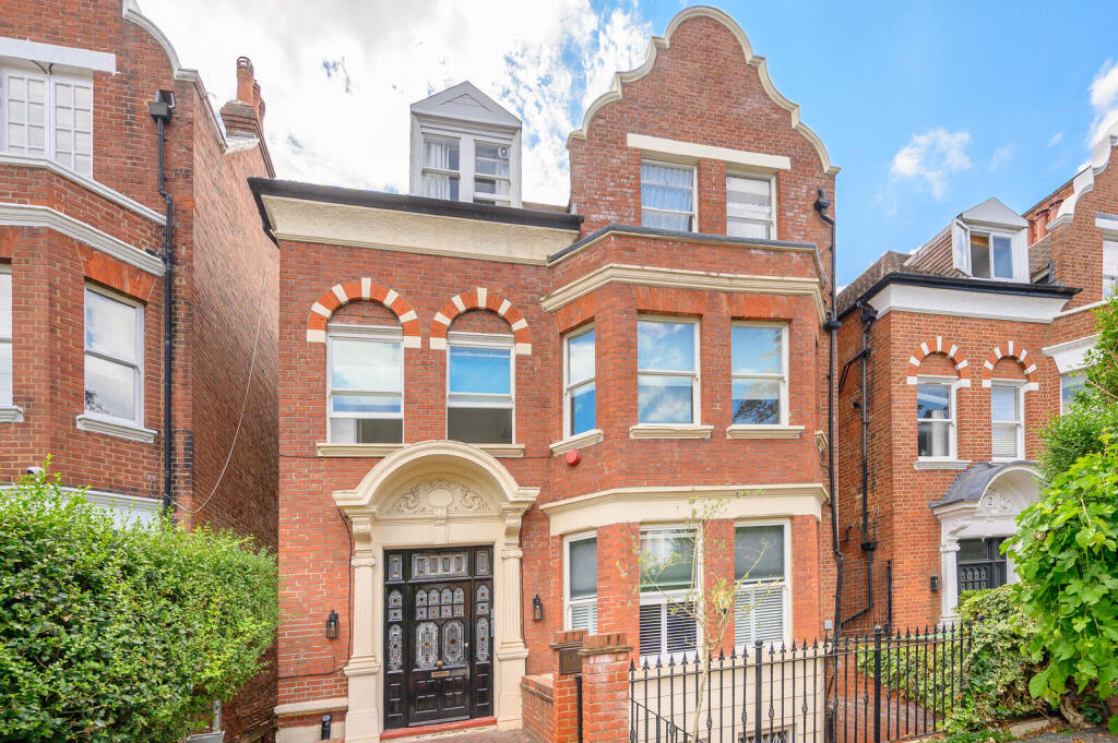 3 bed 1st Floor Flat for rent in Hampstead. From Foxtons - Hampstead