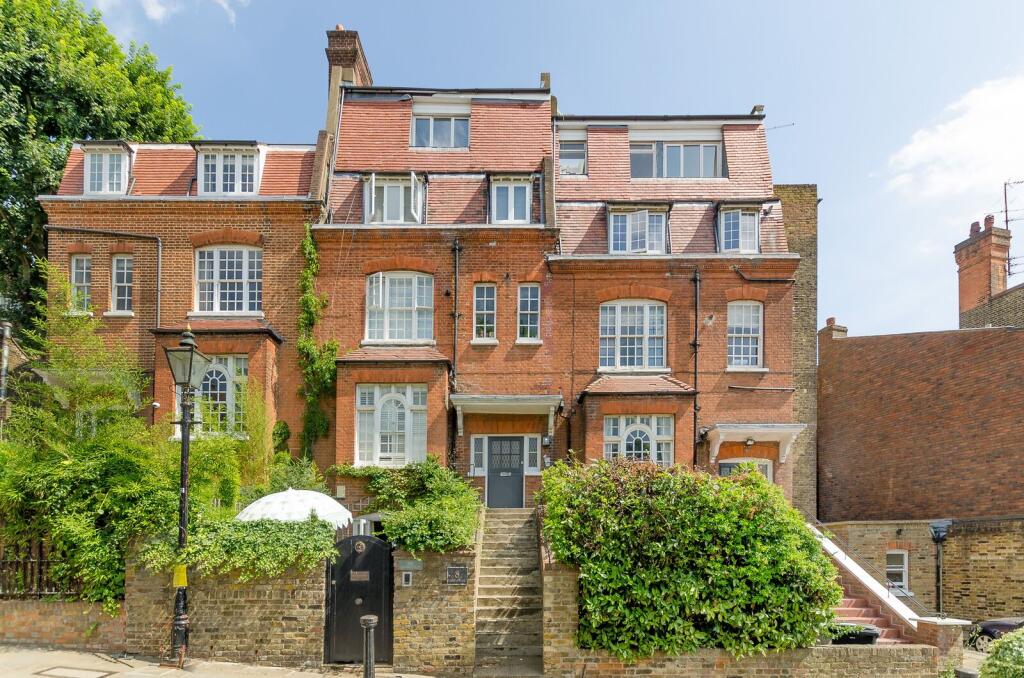 2 bed 1st Floor Flat for rent in Hampstead. From Foxtons - Hampstead