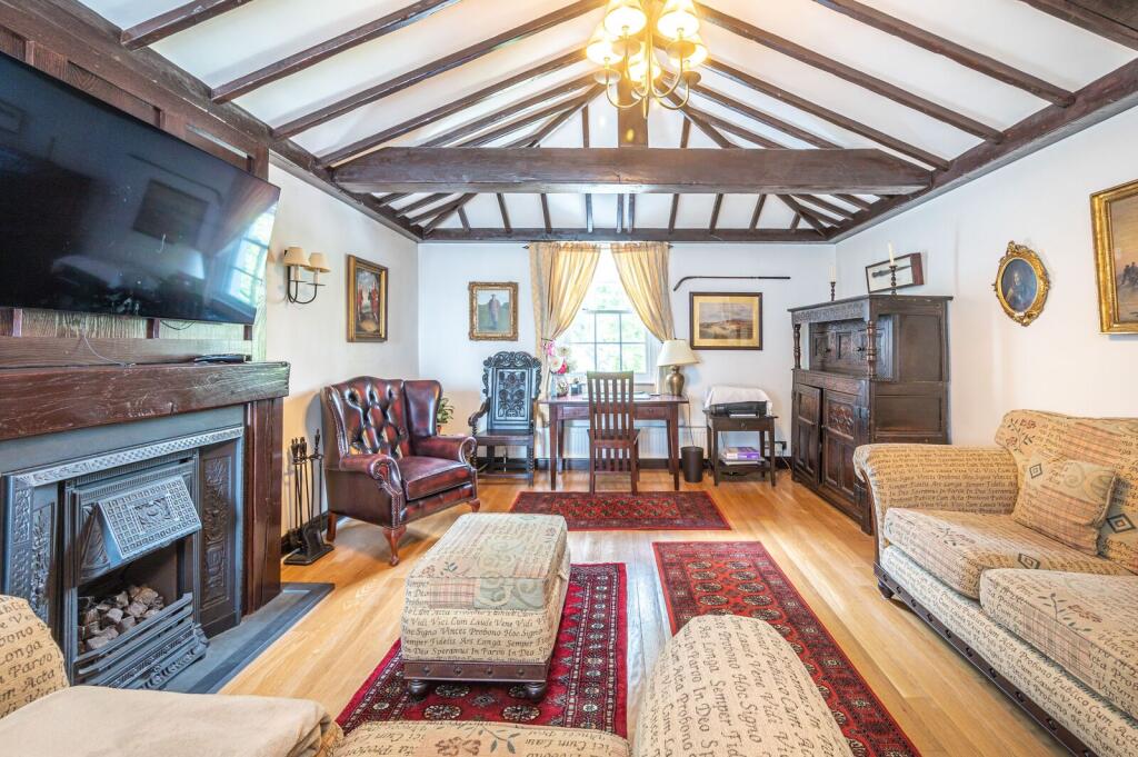 3 bed Cottage for rent in London. From Foxtons - Hampstead