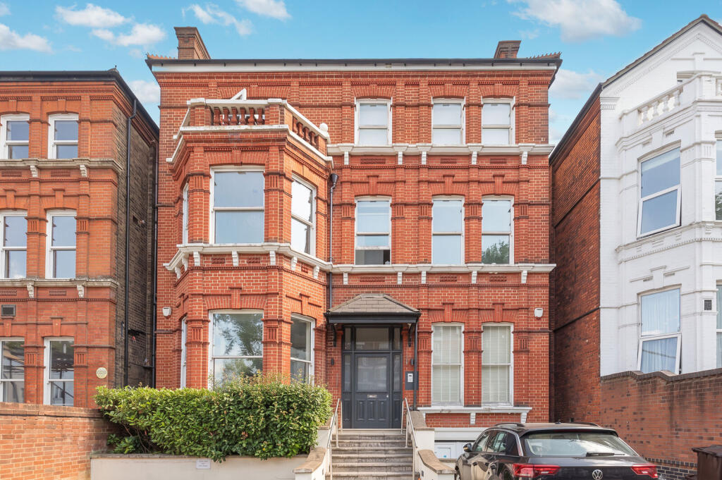 2 bed 1st Floor Flat for rent in Willesden. From Foxtons - Hampstead