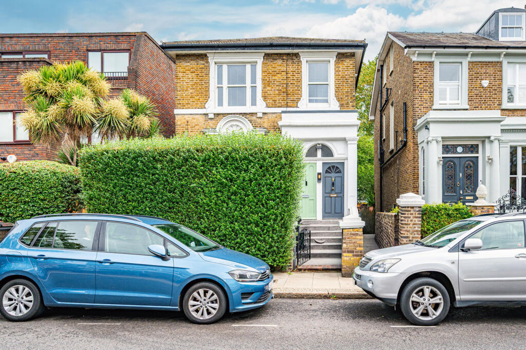 2 bed 1st Floor Flat for rent in Hampstead. From Foxtons - Hampstead