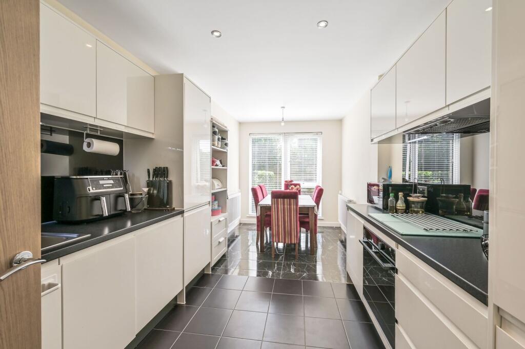 3 bed 1st Floor Flat for rent in London. From Foxtons - Hampstead