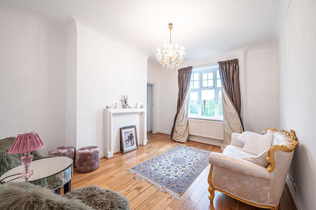 2 bed 1st Floor Flat for rent in Hampstead. From Foxtons - Hampstead