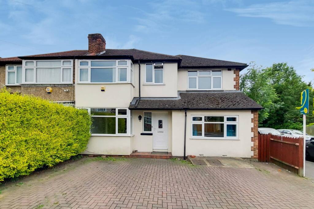 6 bed Detached for rent in Northolt. From Foxtons - Harrow