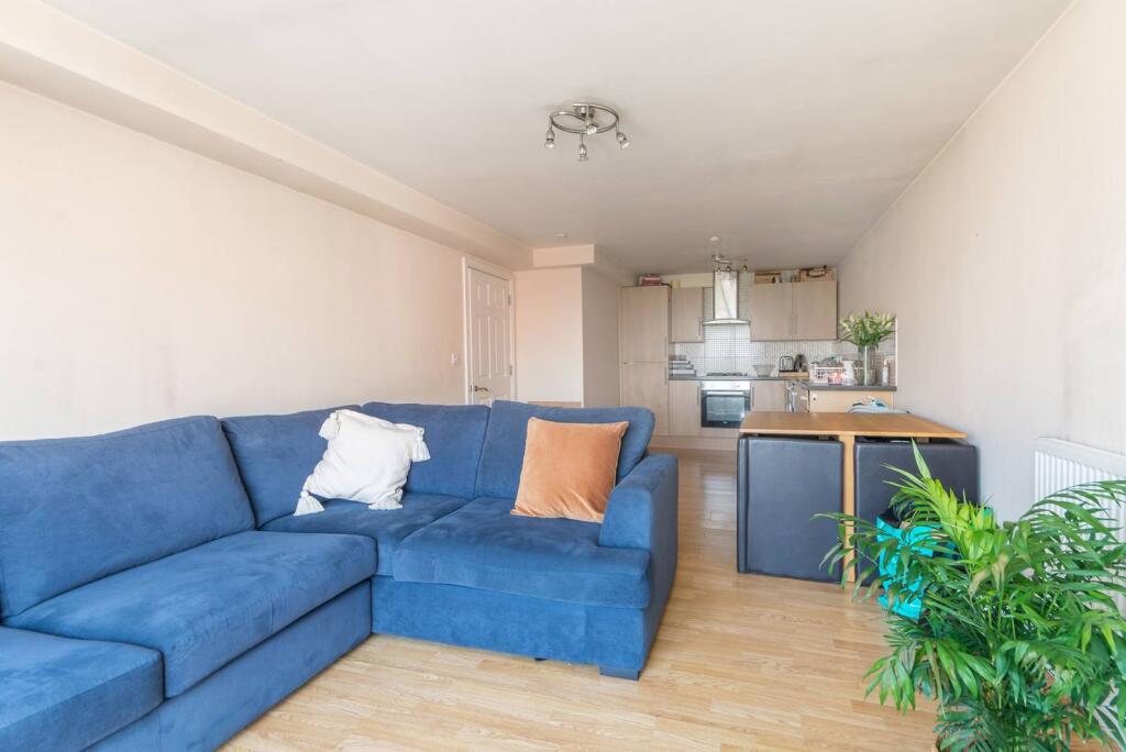 2 bed 1st Floor Flat for rent in Harrow. From Foxtons - Harrow