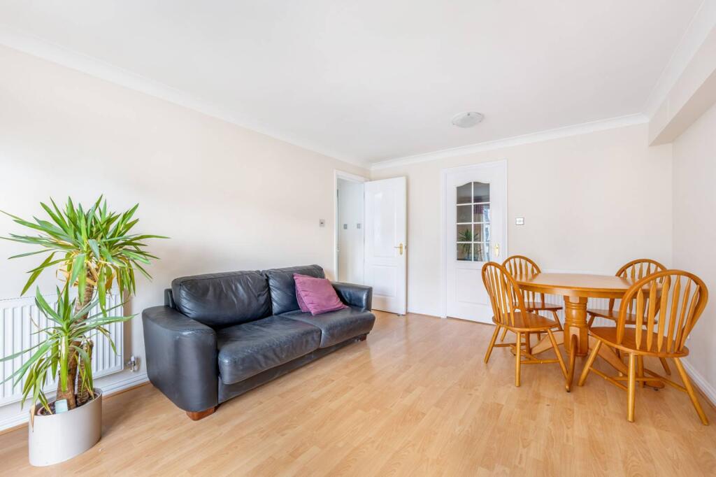 1 bed 1st Floor Flat for rent in Harrow. From Foxtons - Harrow