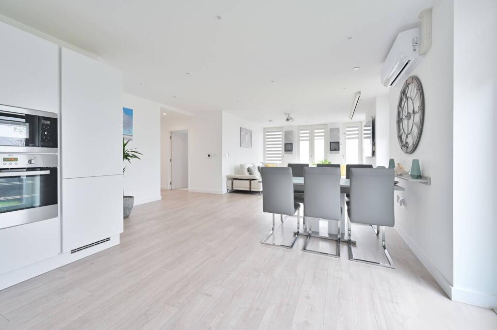 3 bed 1st Floor Flat for rent in Harrow. From Foxtons - Harrow