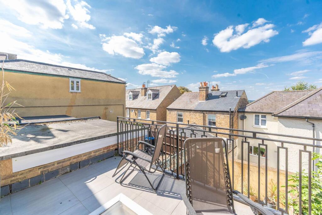 2 bed Mid Terraced House for rent in Harrow. From Foxtons - Harrow