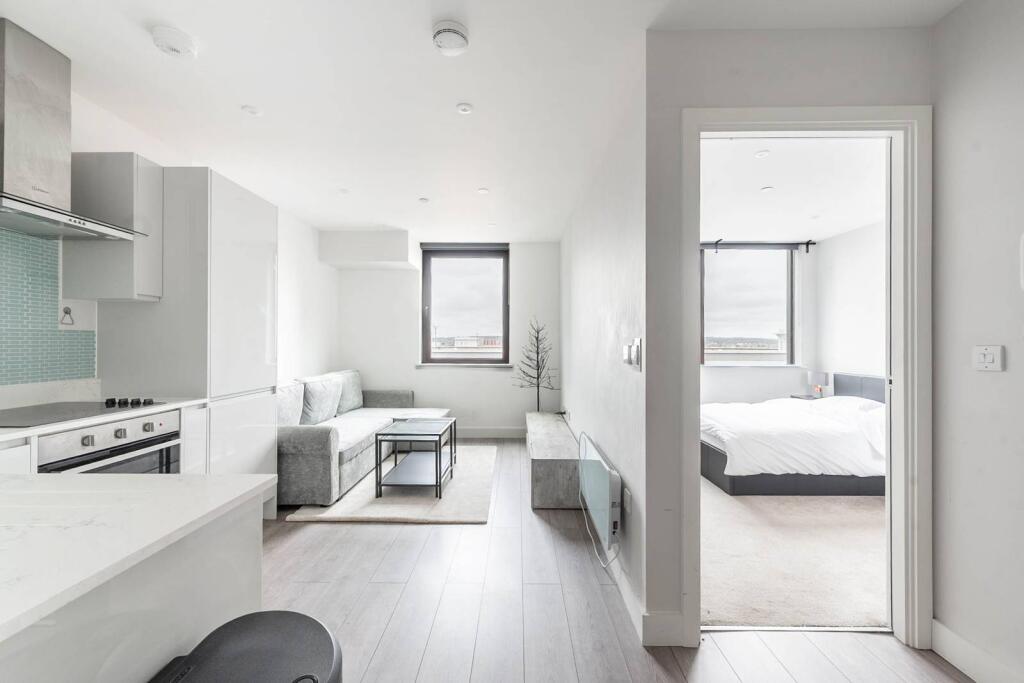 1 bed 1st Floor Flat for rent in Harrow. From Foxtons - Harrow