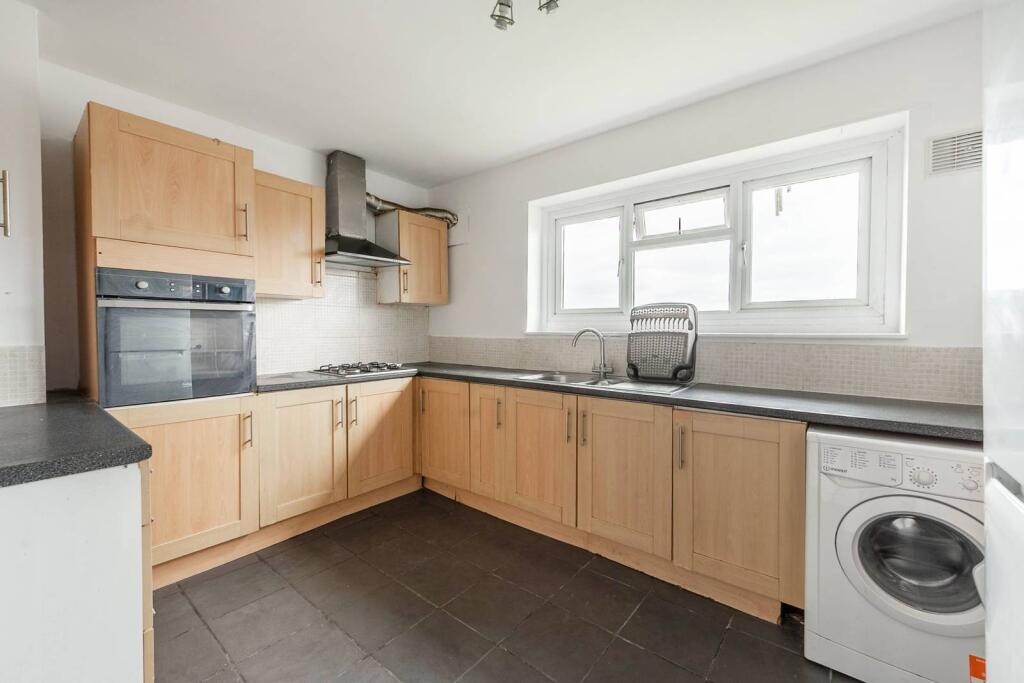 3 bed 1st Floor Flat for rent in Harrow. From Foxtons - Harrow 3 bed 1st Floor Flat for rent in Harrow. From Foxtons - Harrow