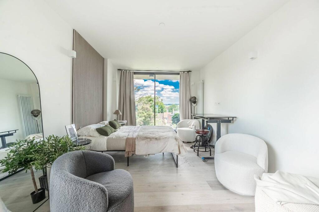 0 bed Studio for rent in . From Foxtons - Harrow