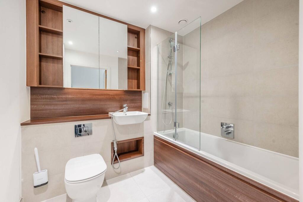 2 bed 1st Floor Flat for rent in Harrow. From Foxtons - Harrow