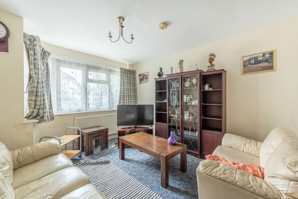 2 bed 1st Floor Flat for rent in Northolt. From Foxtons - Harrow