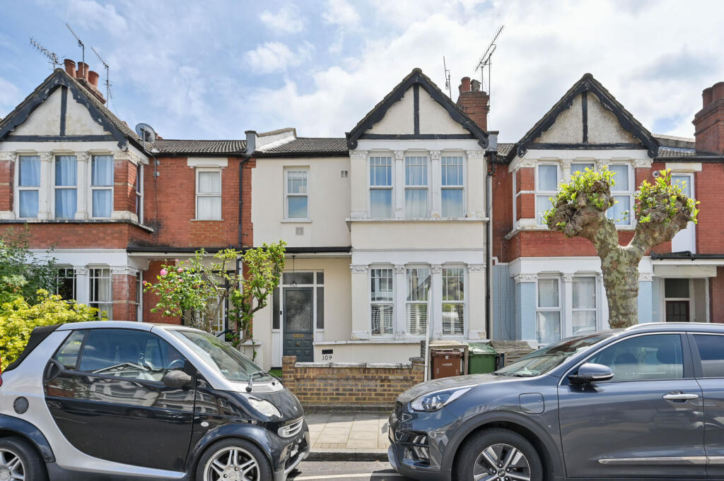 4 bed Detached for rent in Harrow. From Foxtons - Harrow 4 bed Detached for rent in Harrow. From Foxtons - Harrow