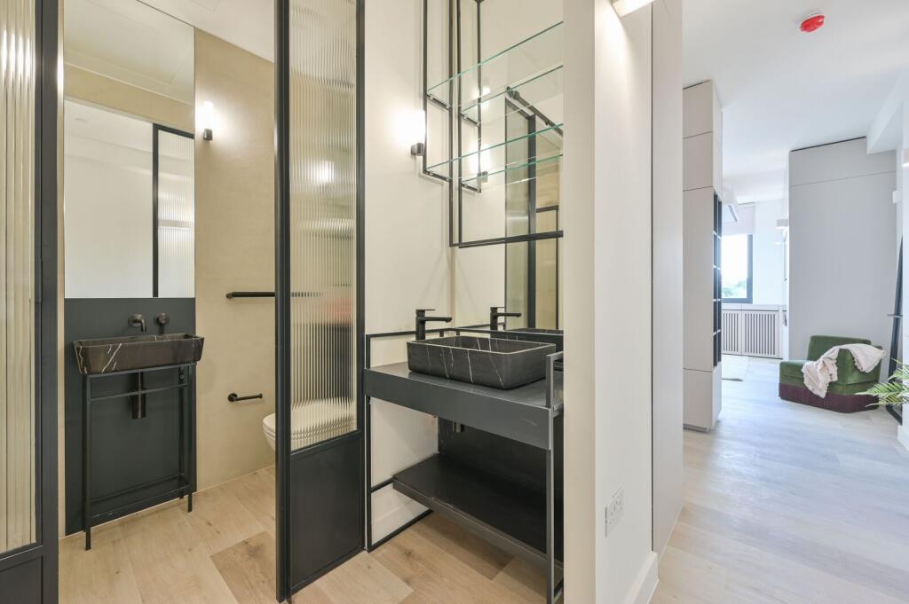 4 bed Studio for rent in Harrow. From Foxtons - Harrow