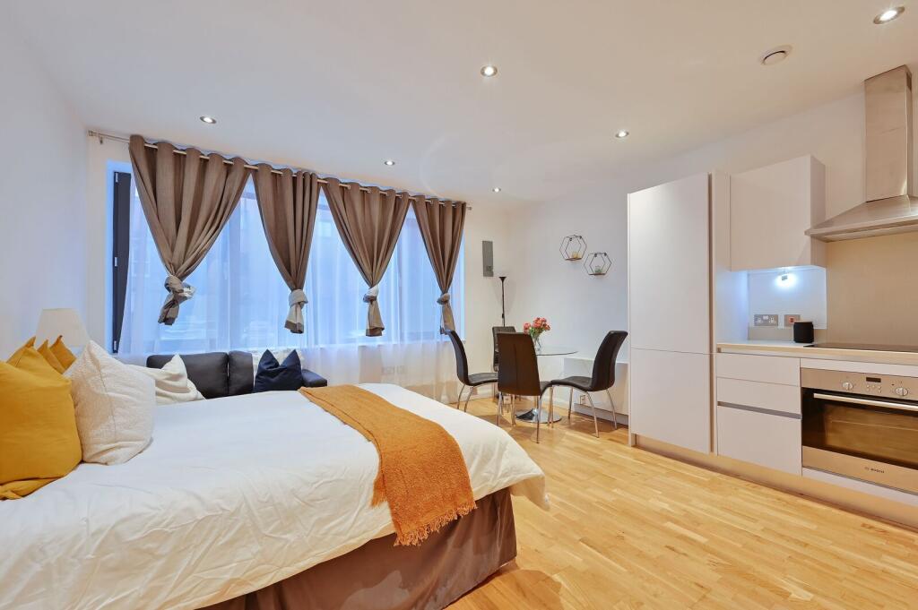 4 bed Studio for rent in Harrow. From Foxtons - Harrow