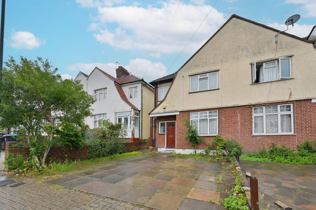 4 bed 1st Floor Flat for rent in Wembley. From Foxtons - Harrow