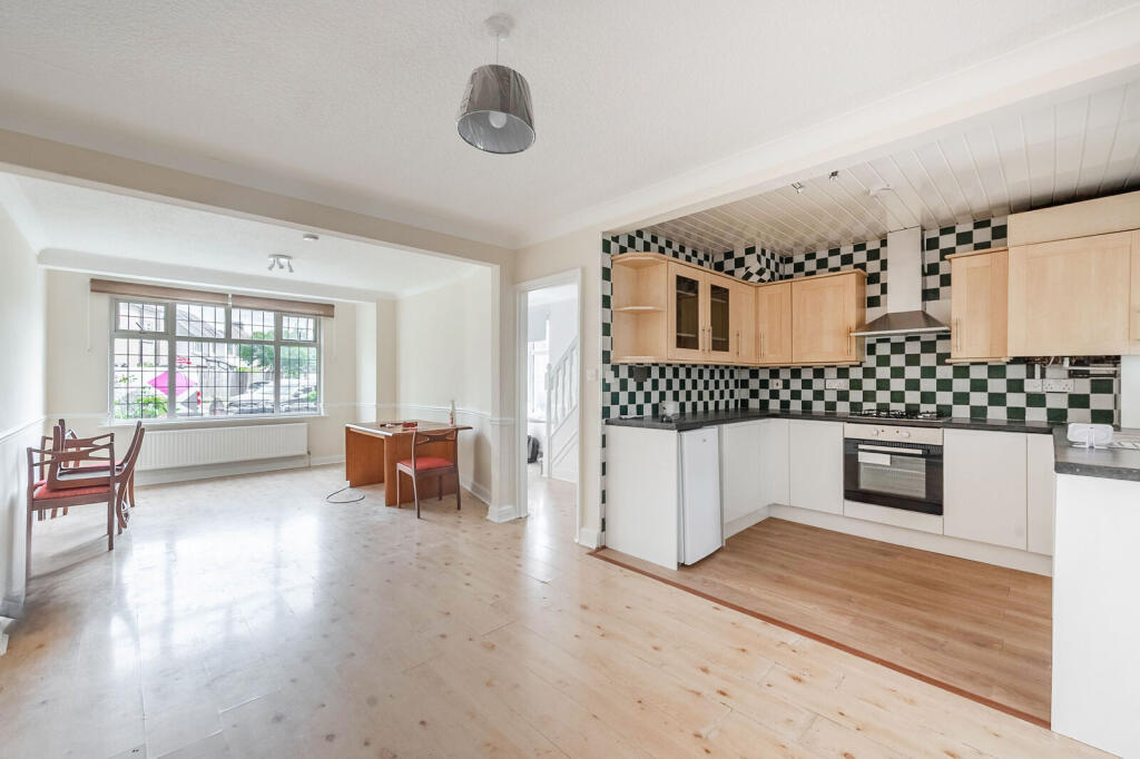 3 bed Detached for rent in Northolt. From Foxtons - Harrow