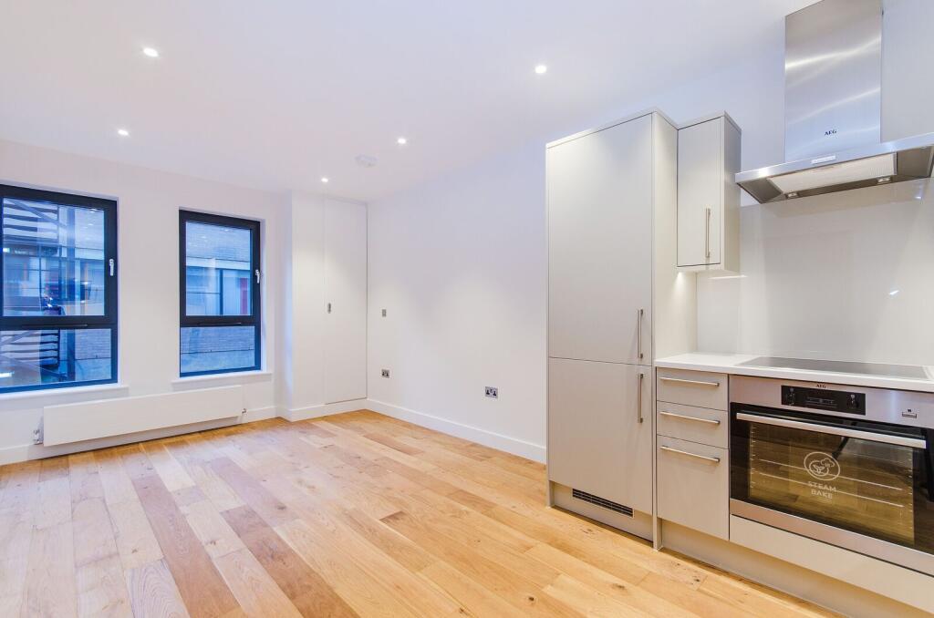4 bed Studio for rent in Harrow. From Foxtons - Harrow