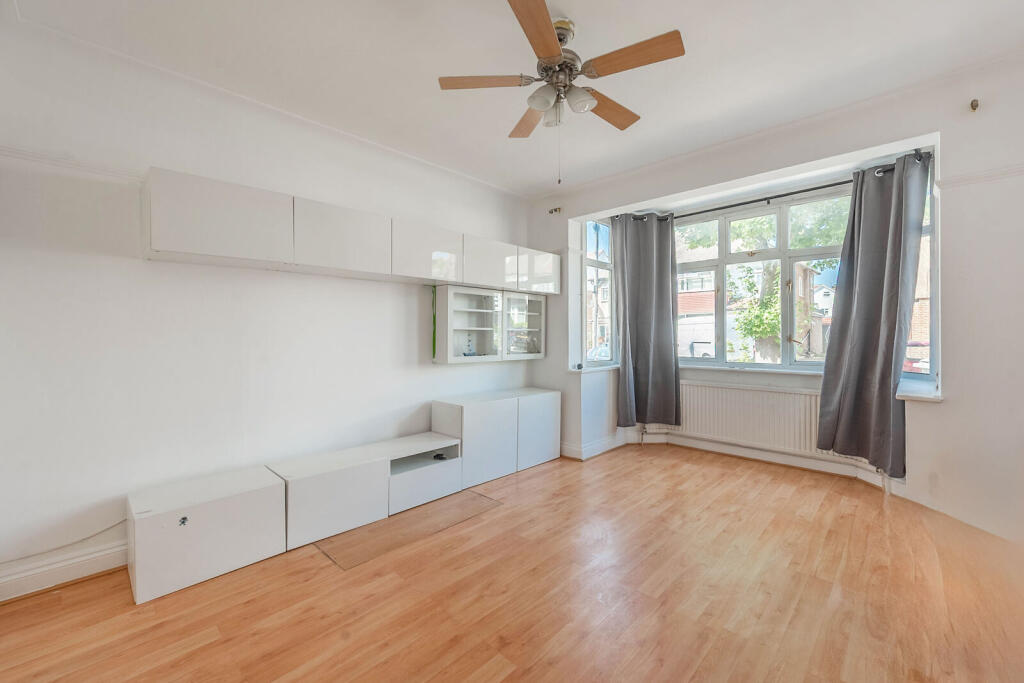 3 bed Detached for rent in Wembley. From Foxtons - Harrow 3 bed Detached for rent in Wembley. From Foxtons - Harrow