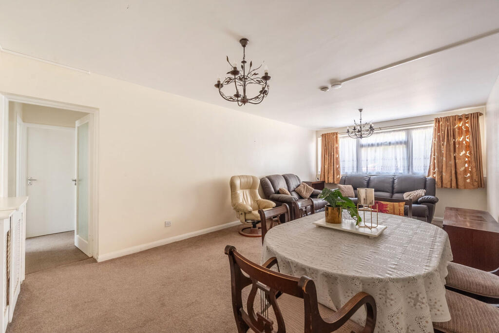 2 bed 1st Floor Flat for rent in Harrow. From Foxtons - Harrow 2 bed 1st Floor Flat for rent in Harrow. From Foxtons - Harrow