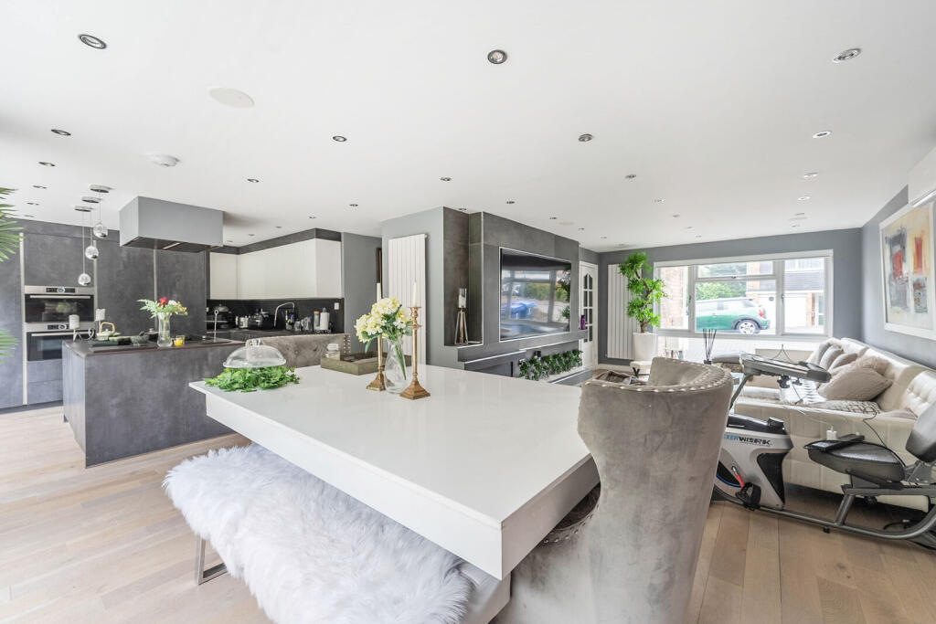 4 bed Semi Detached for rent in Harrow. From Foxtons - Harrow 4 bed Semi Detached for rent in Harrow. From Foxtons - Harrow