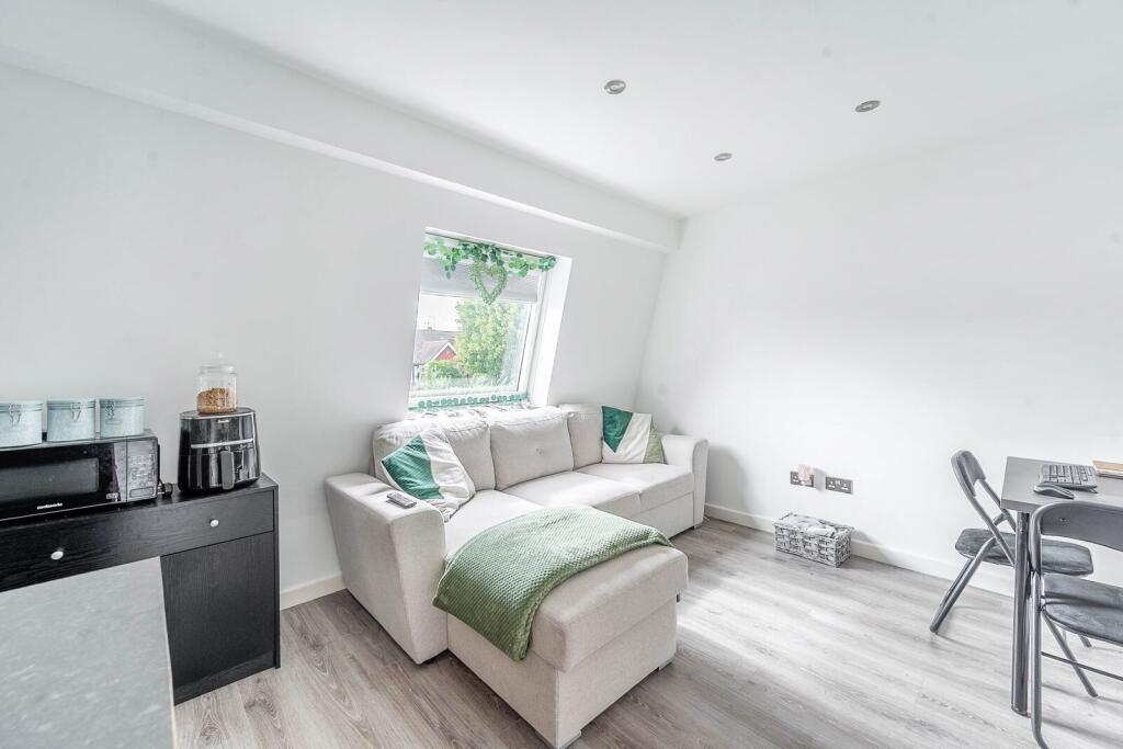1 bed 1st Floor Flat for rent in Kenton. From Foxtons - Harrow