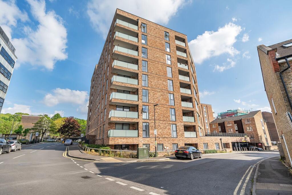 1 bed 1st Floor Flat for rent in Harrow. From Foxtons - Harrow