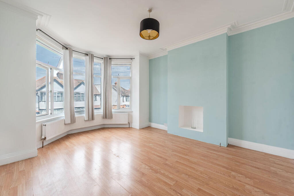 2 bed 1st Floor Flat for rent in Harrow. From Foxtons - Harrow