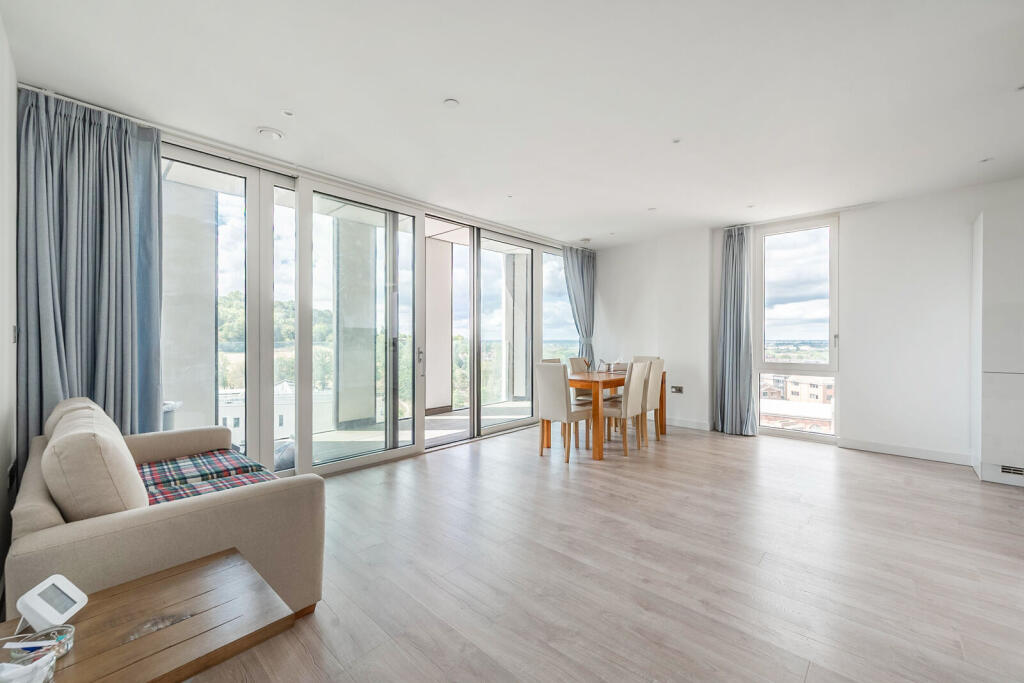 2 bed 1st Floor Flat for rent in Harrow. From Foxtons - Harrow