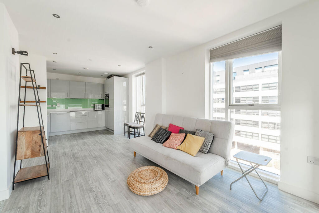 1 bed 1st Floor Flat for rent in Harrow. From Foxtons - Harrow