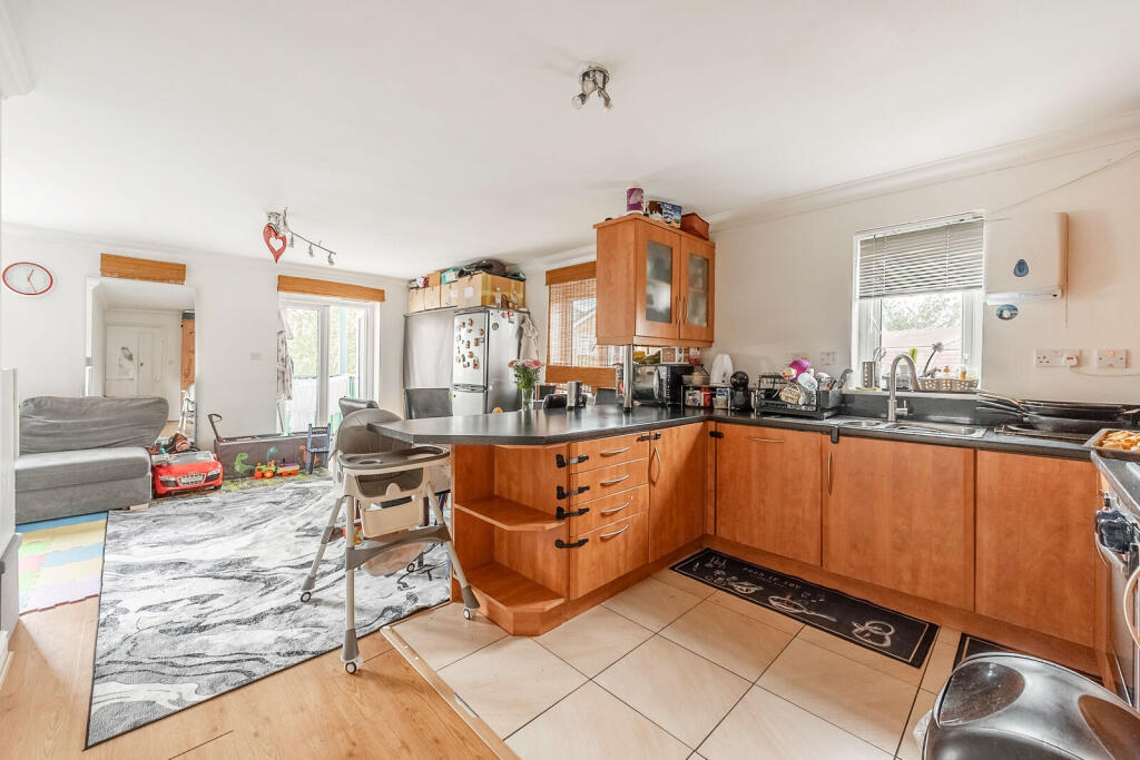 2 bed 1st Floor Flat for rent in Harrow. From Foxtons - Harrow