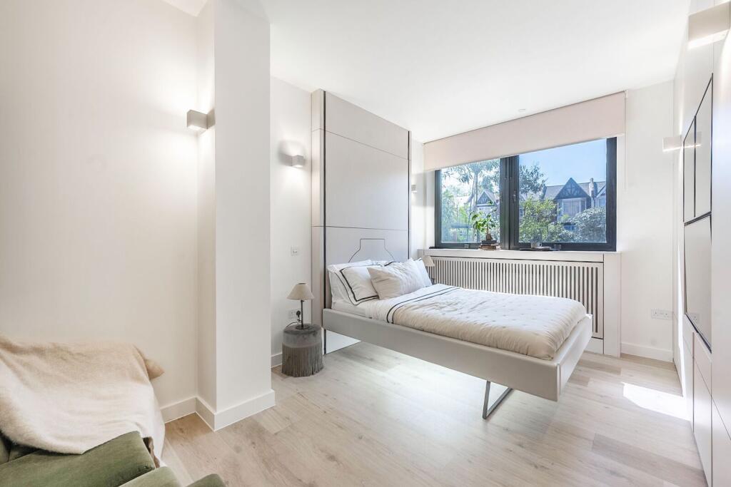 4 bed Studio for rent in Harrow. From Foxtons - Harrow