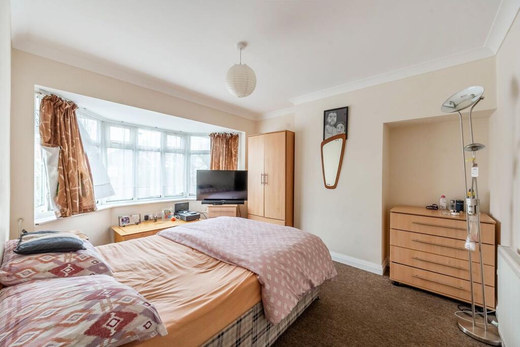 4 bed 1st Floor Flat for rent in Northolt. From Foxtons - Harrow