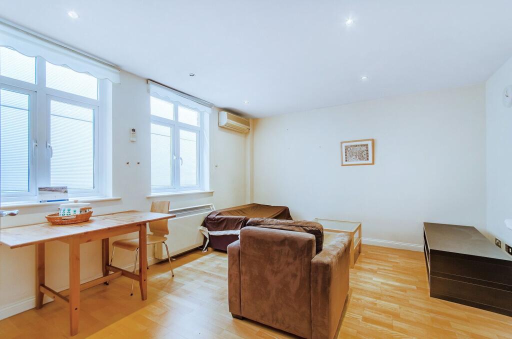 1 bed 1st Floor Flat for rent in Harrow. From Foxtons - Harrow