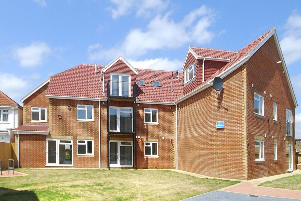 2 bed 1st Floor Flat for rent in Northolt. From Foxtons - Harrow