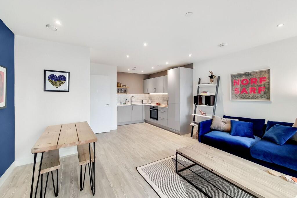1 bed 1st Floor Flat for rent in Harrow. From Foxtons - Harrow