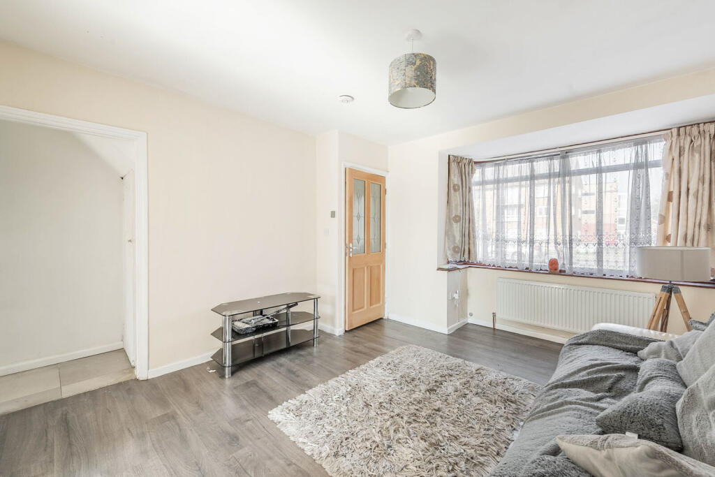 3 bed Mid Terraced House for rent in Harrow. From Foxtons - Harrow
