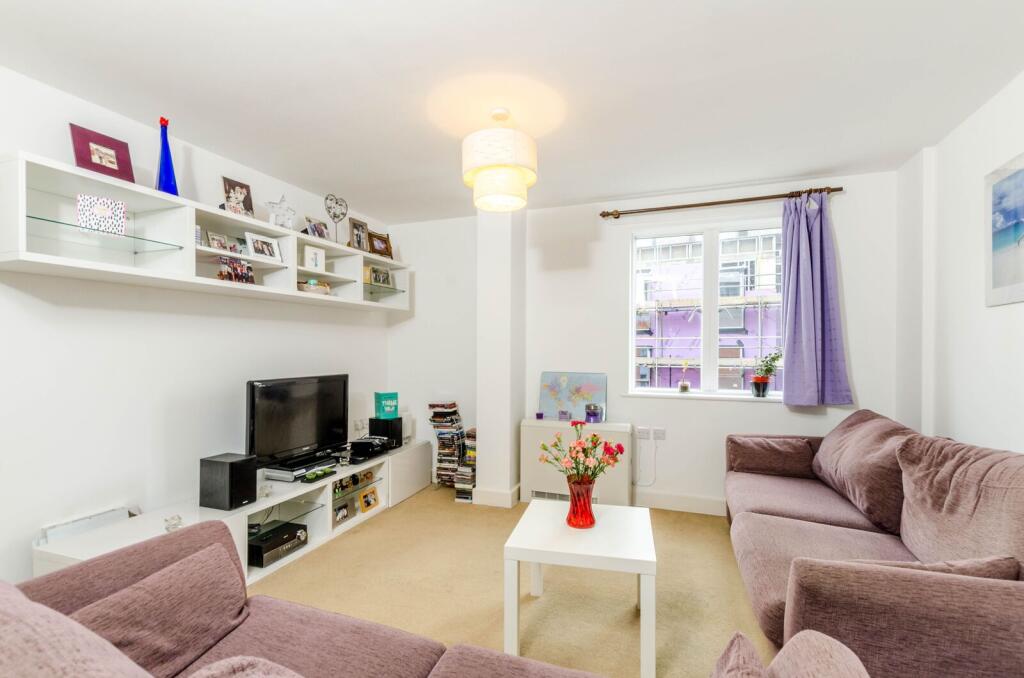 1 bed 1st Floor Flat for rent in Harrow. From Foxtons - Harrow