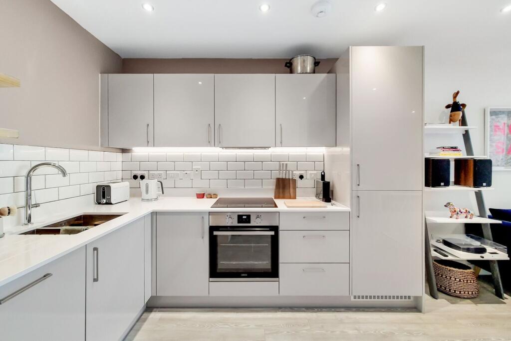 1 bed 1st Floor Flat for rent in Harrow. From Foxtons - Harrow