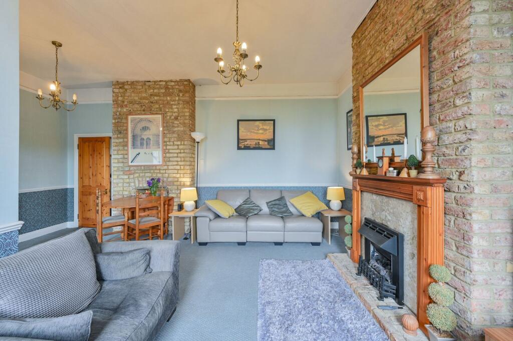 2 bed 1st Floor Flat for rent in Harrow. From Foxtons - Harrow