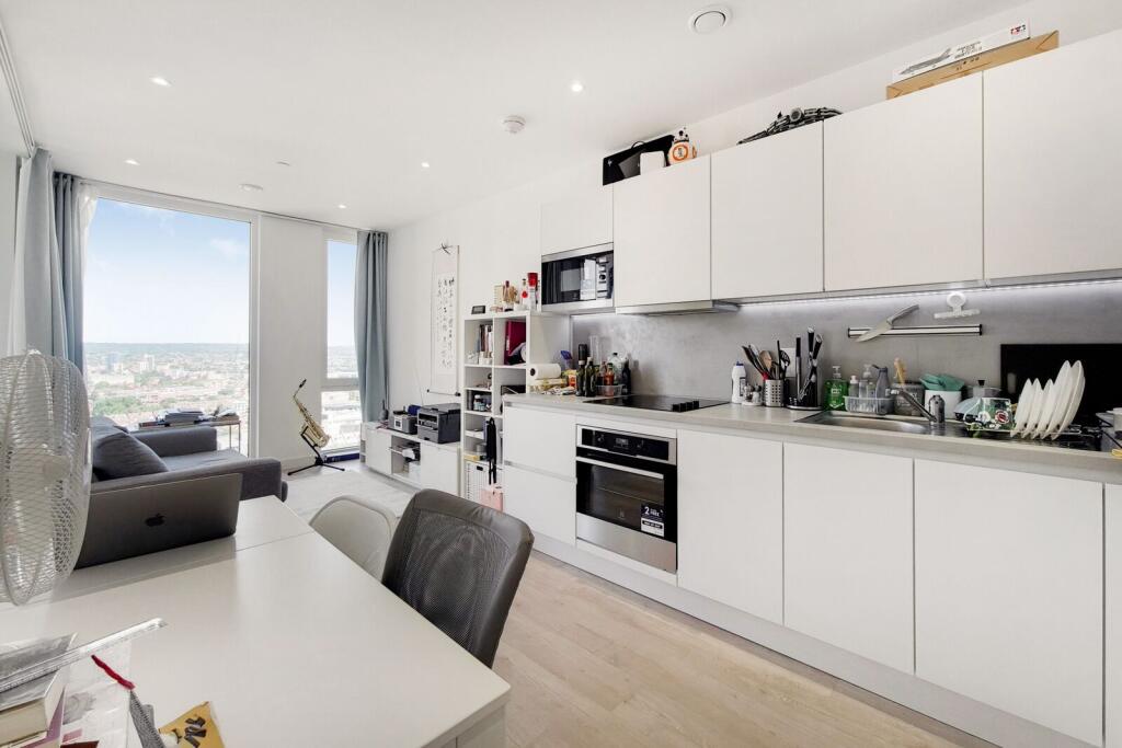 1 bed 1st Floor Flat for rent in Harrow. From Foxtons - Harrow